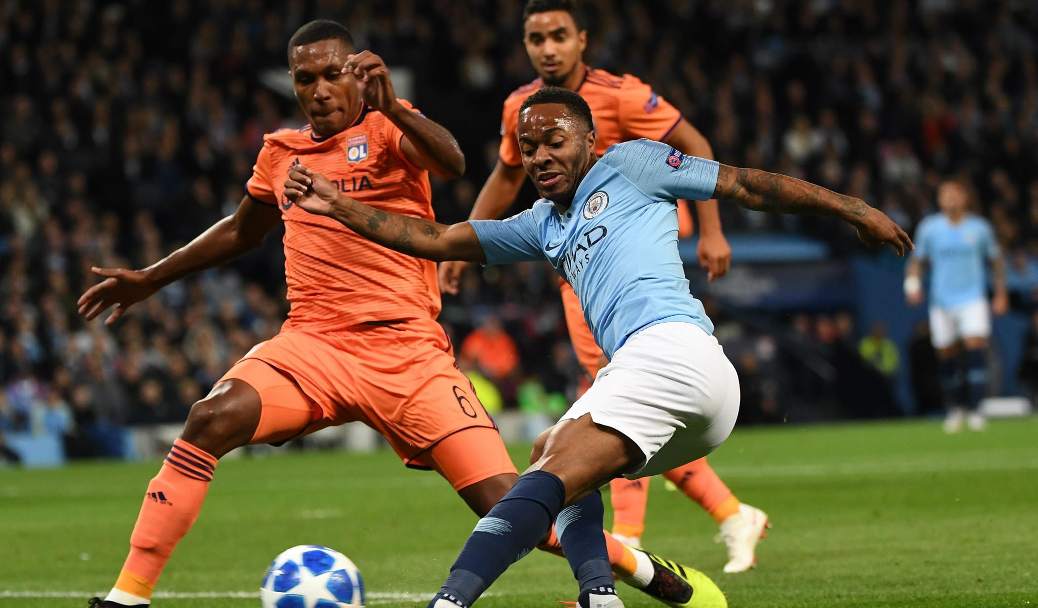 Manchester City perdió ante Lyon en el debut de la Champions